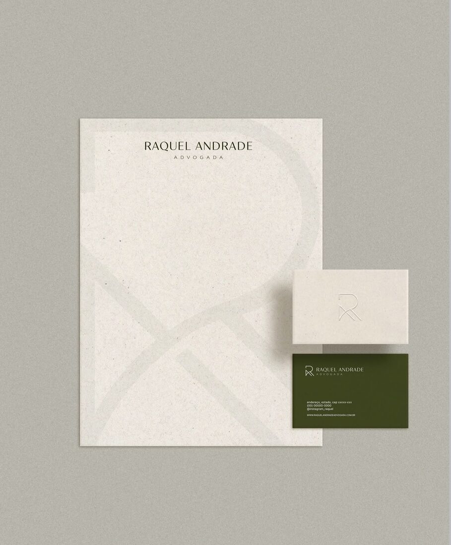 Papelaria e cartões da advogada Raquel Andrade em verde e off-white
